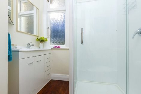 Photo of property in 147 Vauxhall Road, Narrow Neck, Auckland, 0624