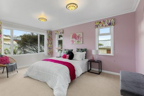Photo of property in 207 Miromiro Road, Normandale, Lower Hutt, 5010