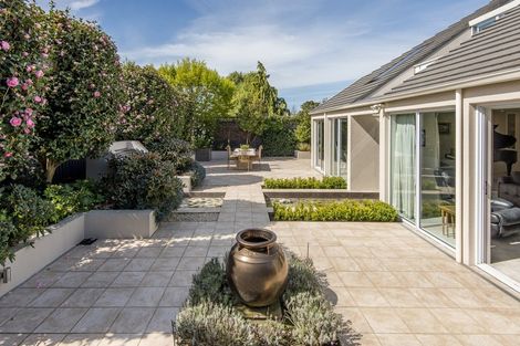 Photo of property in 39 Thornycroft Street, Fendalton, Christchurch, 8052