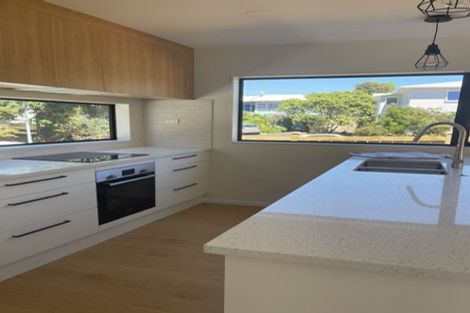Photo of property in 28a Larne Avenue, Pakuranga Heights, Auckland, 2010
