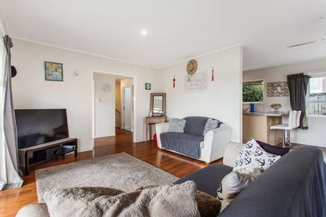 Photo of property in 5 Lysander Crescent, Beach Haven, Auckland, 0626