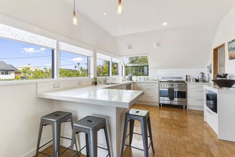 Photo of property in 132 Churchill Road, Rothesay Bay, Auckland, 0630