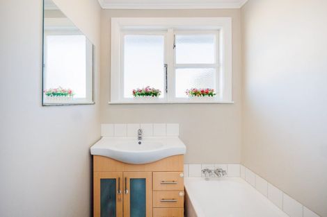 Photo of property in 11 Hendon Place, West End, Palmerston North, 4412