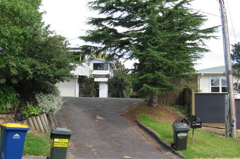 Photo of property in 2/20 Coroglen Avenue, Birkenhead, Auckland, 0626