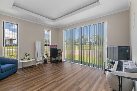 Photo of property in 2 Poutawa Lane, Clarks Beach, 2122