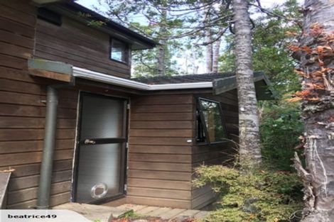 Photo of property in 3 Armour Road, Parau, Auckland, 0604