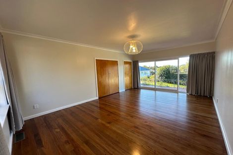 Photo of property in 5 Larsen Crescent, Tawa, Wellington, 5028