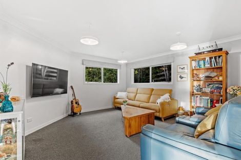 Photo of property in 24 Poplar Road, Stanmore Bay, Whangaparaoa, 0932