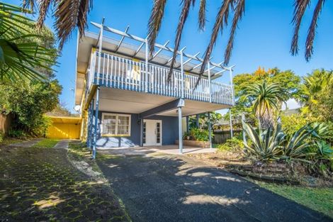 Photo of property in 15 Catalina Crescent, Forrest Hill, Auckland, 0620
