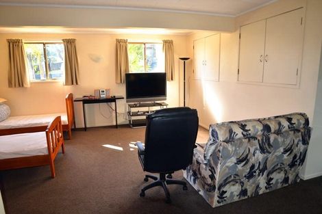 Photo of property in 44 Kennedy Avenue, Forrest Hill, Auckland, 0620