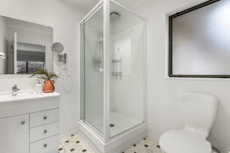 Photo of property in 43 Unsworth Drive, Unsworth Heights, Auckland, 0632