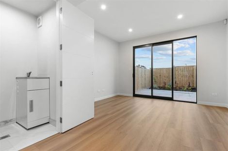 Photo of property in 25 Kuaha Road, Massey, Auckland, 0614