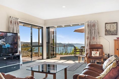 Photo of property in 140 Wattle Bay Road, Manukau Heads, Waiuku, 2684