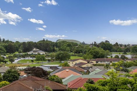 Photo of property in 75 Dalwhinnie Parade, Highland Park, Auckland, 2010