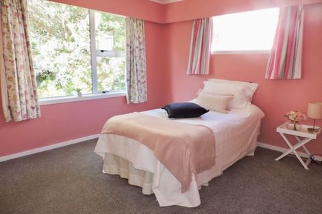 Photo of property in 8 Saint Catherines Terrace, Tawa, Wellington, 5028