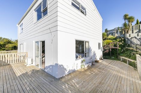 Photo of property in 32a Cheltenham Terrace, Newlands, Wellington, 6037