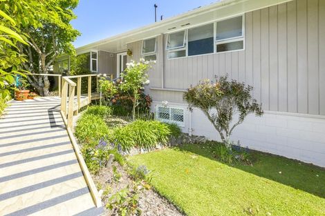 Photo of property in 72 Blue Mountains Road, Pinehaven, Upper Hutt, 5019