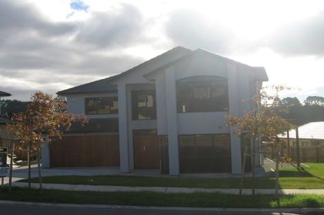 Photo of property in 25 Sapperton Drive, Henderson, Auckland, 0612