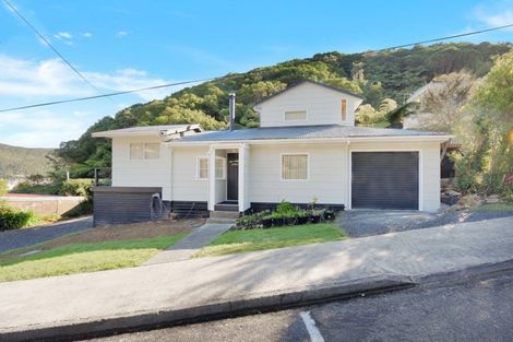 Photo of property in 12 Arthur Crescent, Waikawa, Picton, 7220