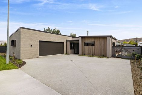 Photo of property in 21 Alpha Street, Cromwell, 9310