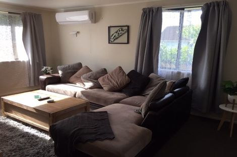 Photo of property in 16 Ussher Place, Pakuranga Heights, Auckland, 2010