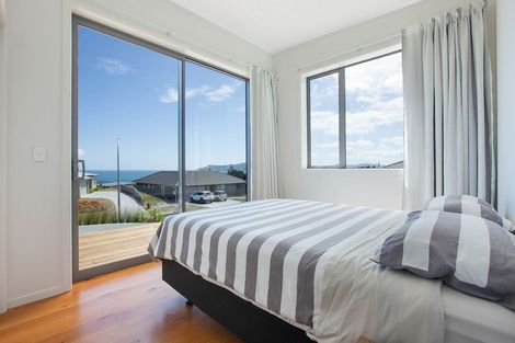 Photo of property in 16 Sunrise Place, Cable Bay, 0420