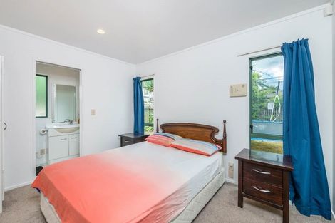 Photo of property in 2 Albizia Avenue, Henderson, Auckland, 0612