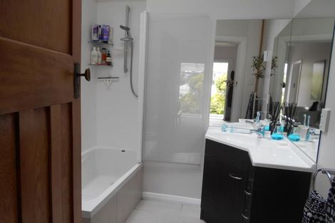 Photo of property in 53 Creswick Terrace, Northland, Wellington, 6012