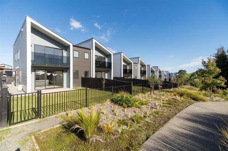 Photo of property in 8 Paparahi Place, Wainui, 0992