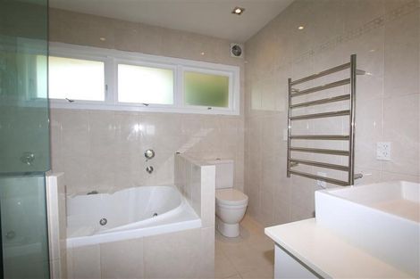 Photo of property in 12 City View Terrace, Birkenhead, Auckland, 0626