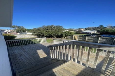 Photo of property in 42 Claverdon Drive, Massey, Auckland, 0614