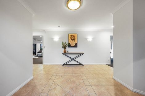 Photo of property in 2 Stonebridge Road, Temple View, Hamilton, 3289