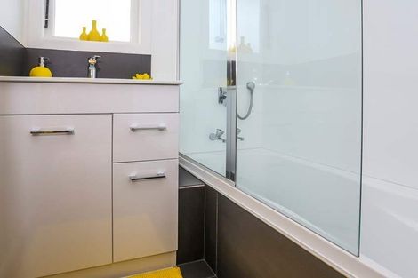 Photo of property in 14 Mackenzie Street, Te Atatu South, Auckland, 0610