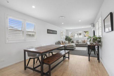 Photo of property in 4 Bayside Avenue, Te Atatu Peninsula, Auckland, 0610