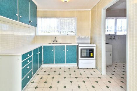 Photo of property in 2/16 Gibbons Road, Weymouth, Auckland, 2103