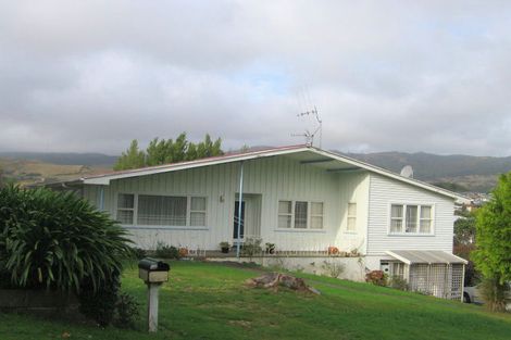 Photo of property in 2 Lane Crescent, Tawa, Wellington, 5028