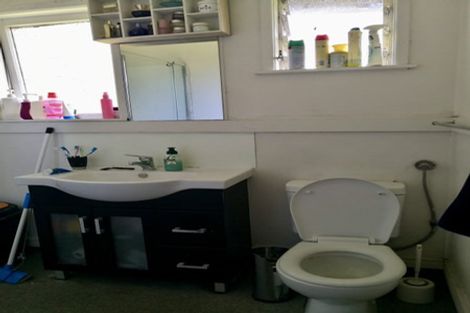 Photo of property in 28 Windrush Close, Mangere, Auckland, 2022