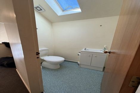 Photo of property in 5 Oak Grove, Mount Cook, Wellington, 6011