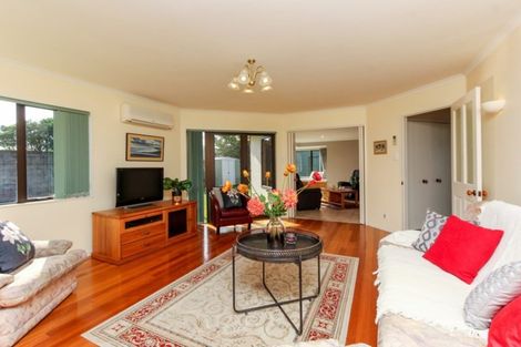Photo of property in 7 Sandel Rise, Merrilands, New Plymouth, 4312