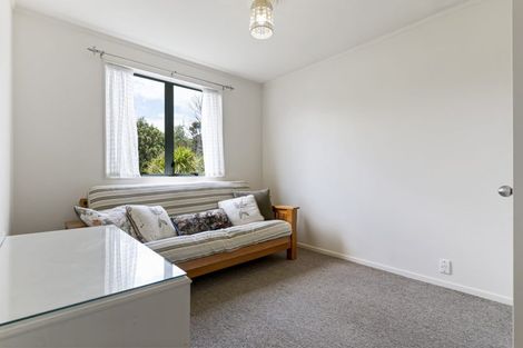 Photo of property in 16 Landsdale Place, Massey, Auckland, 0614