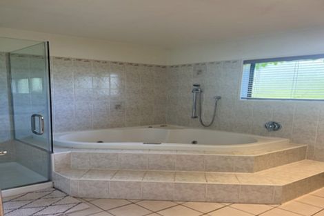 Photo of property in 48 Tawa Road, Kumeu, 0891