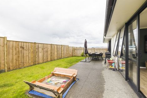 Photo of property in 202 Pacific Drive, Fitzherbert, Palmerston North, 4410