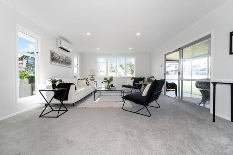 Photo of property in 37 View Road, Henderson, Auckland, 0612