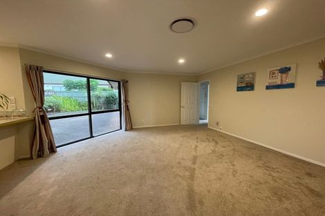Photo of property in 16 Middlefield Drive, East Tamaki Heights, Auckland, 2016