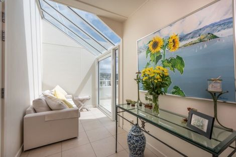 Photo of property in Oriana Apartments, 248 Oriental Parade, Oriental Bay, Wellington, 6011