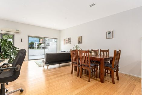Photo of property in 77 Saddleback Grove, Karori, Wellington, 6012