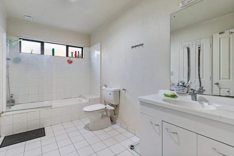 Photo of property in 11e Sturges Road, Henderson, Auckland, 0612