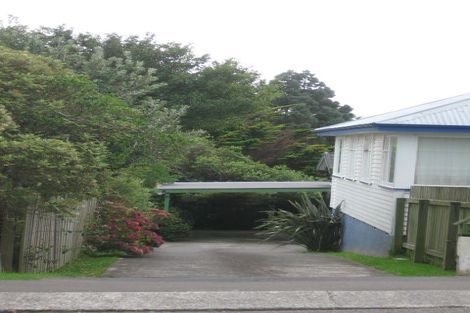 Photo of property in 39 Horokiwi Road West, Newlands, Wellington, 6037