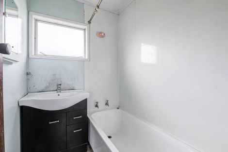 Photo of property in 1/20 Celeste Place, Totara Vale, Auckland, 0627