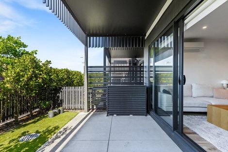 Photo of property in 2/71 Hobsonville Road, Hobsonville, Auckland, 0616